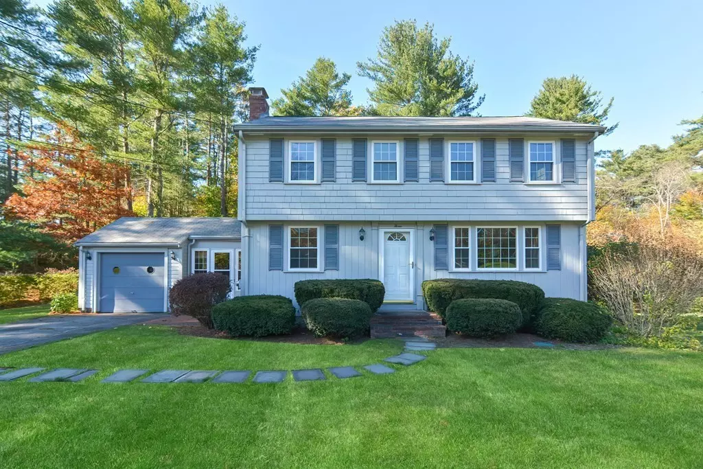 Medfield, MA 02052,3 Lantern Ln