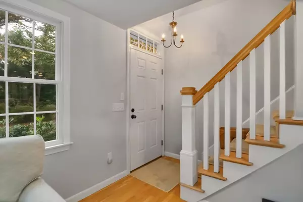 Wellfleet, MA 02667,22 Karen Ln