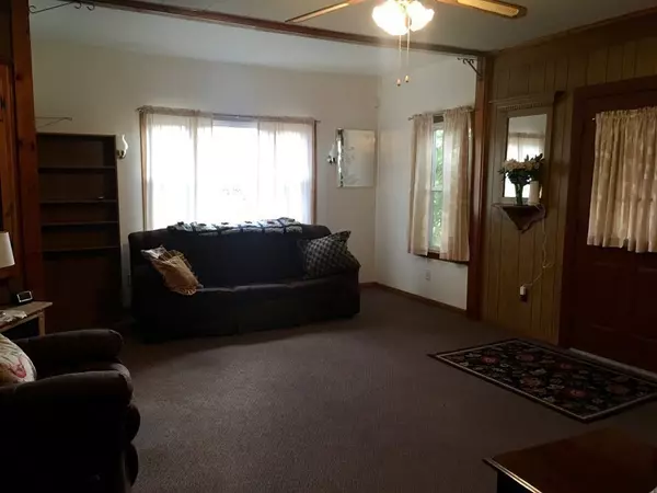 Southbridge, MA 01550,864 N Woodstock Rd