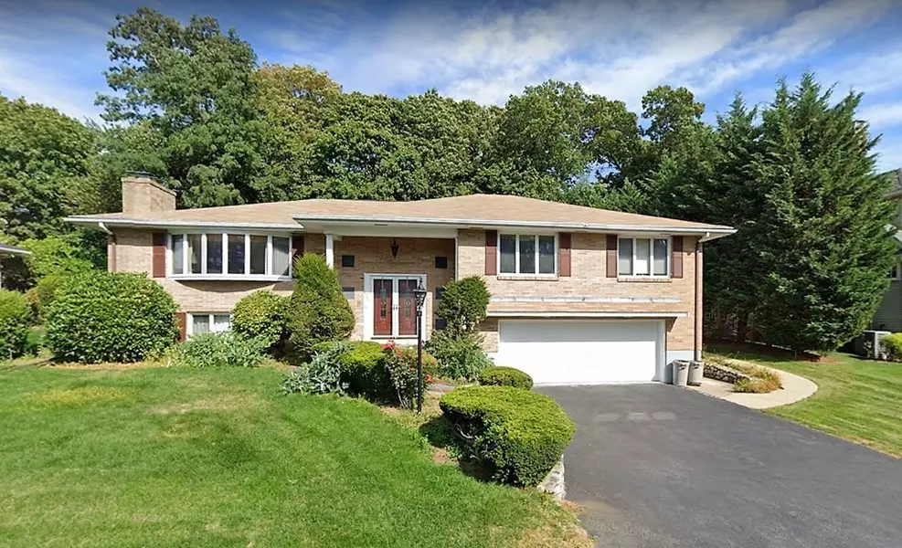 16 Lawndale Rd, Stoneham, MA 02180