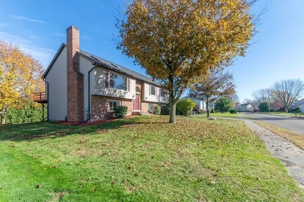 54 Hampden Lane, Agawam, MA 01001