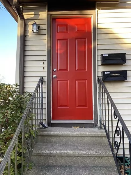 58 Windsor St, Worcester, MA 01605
