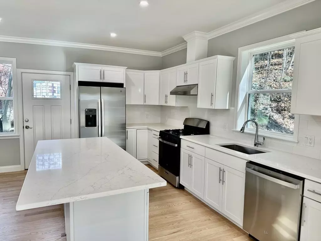 Worcester, MA 01602,102 Beaconsfield Road