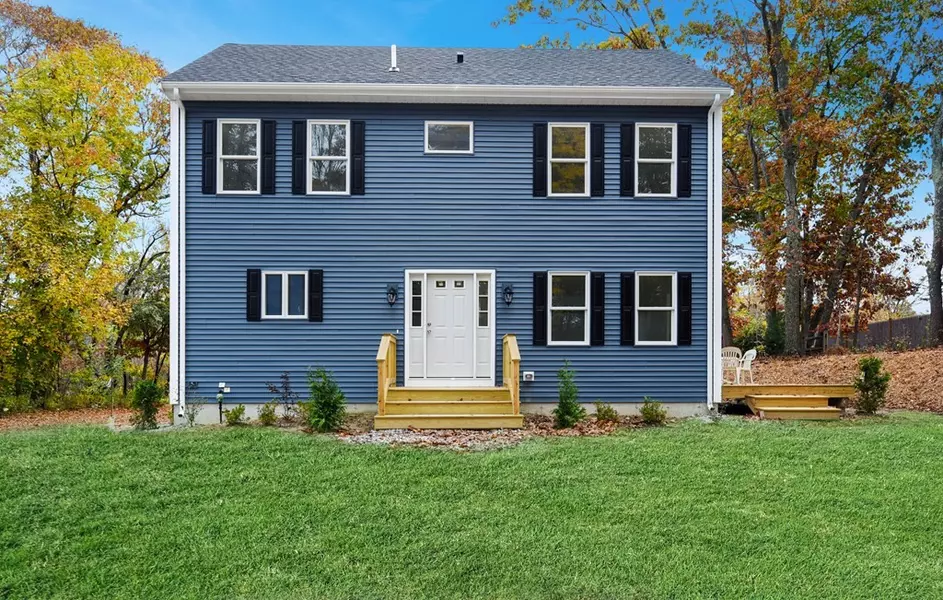 29 Arthur St, Hanson, MA 02341