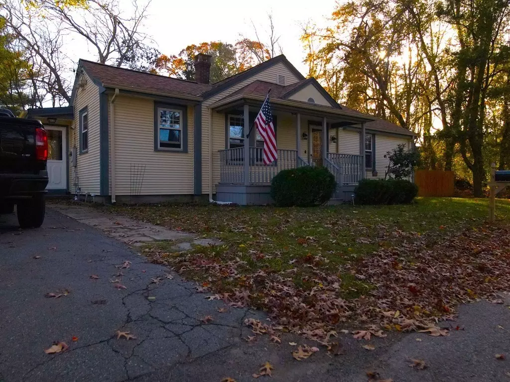 Acushnet, MA 02743,11 Lawton St