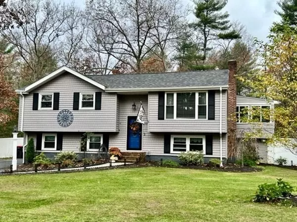 320 Titicut Rd, Raynham, MA 02767