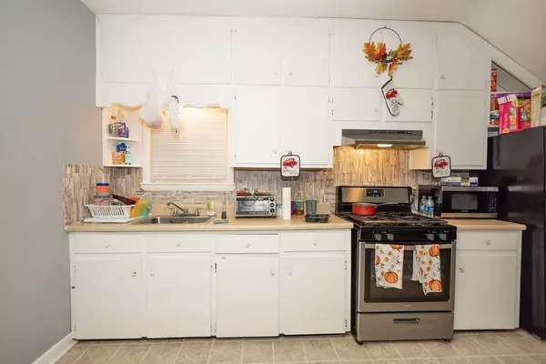 Fall River, MA 02720,53 Almy St