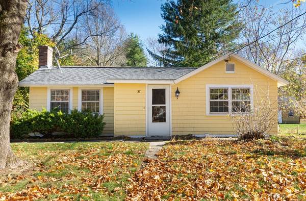 37 Meetinghouse Hill Rd, Sterling, MA 01564