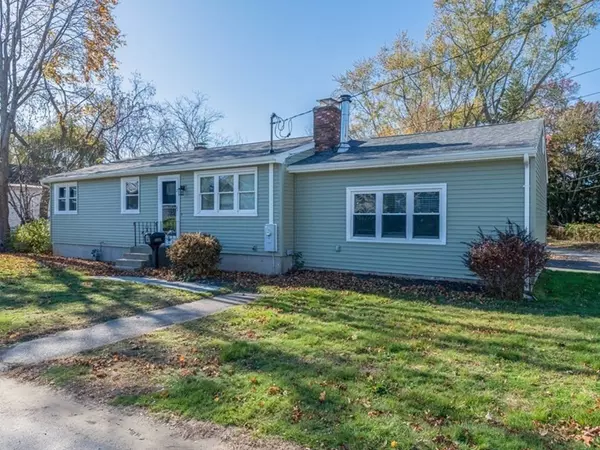 7 Weaver St, Swansea, MA 02777