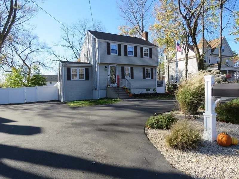 139 Sycamore St, Holbrook, MA 02343