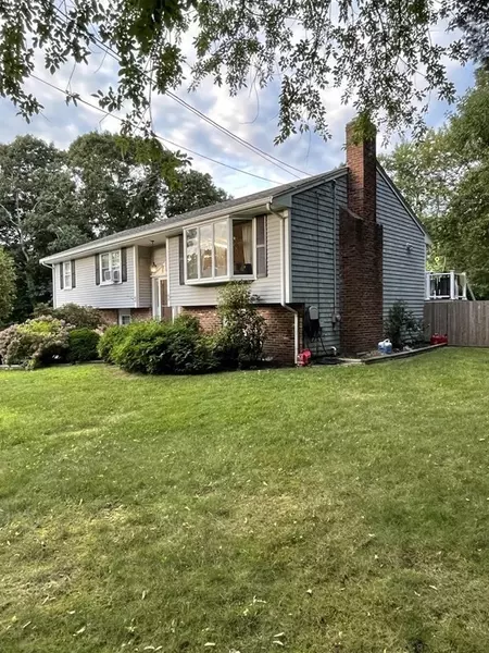 12 Tecumseh Rd, Bourne, MA 02562