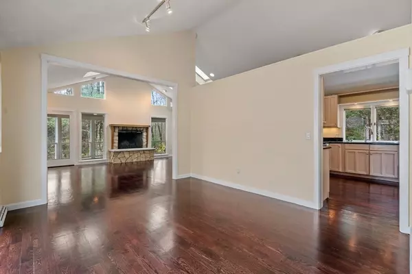 Sherborn, MA 01770,29 Woodland St