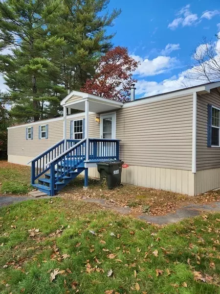 11 Humes St, Webster, MA 01570