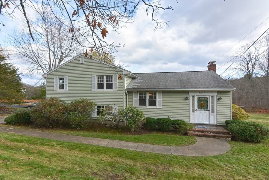 84 Rockland St, Natick, MA 01760