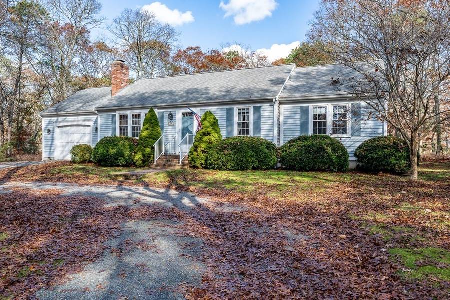 46 Penelope Ln, Barnstable, MA 02635