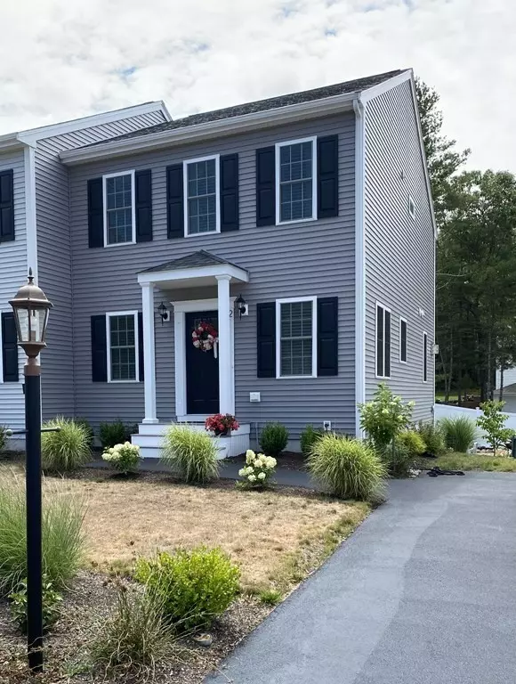 12 Copper Lantern Dr, Plymouth, MA 02360