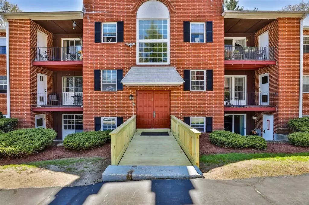 Nashua, NH 03060,2 Louisburg Sq #1