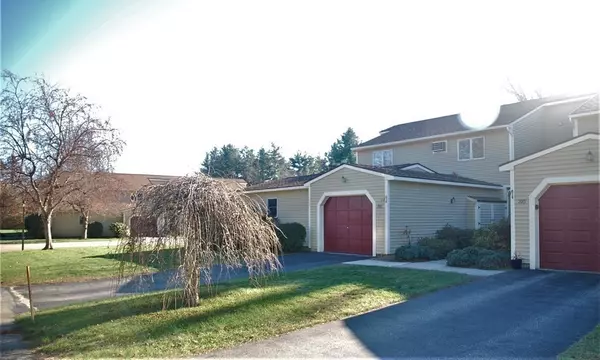 Brookfield, MA 01506,202 Spruce Ln #202