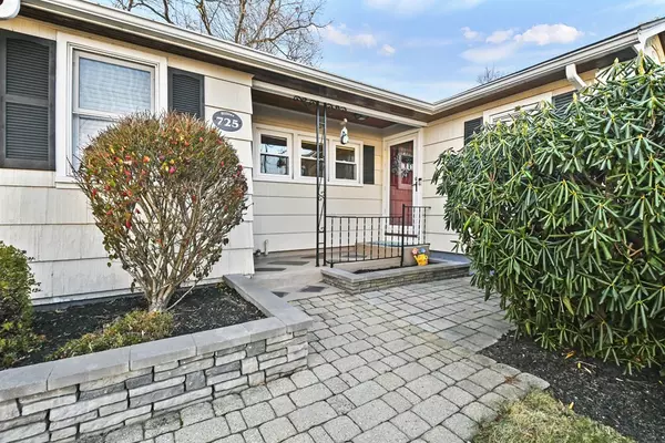 Worcester, MA 01606,725 Burncoat Street
