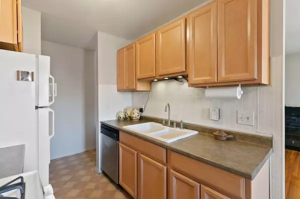 Agawam, MA 01001,139 Regency Park Dr #139