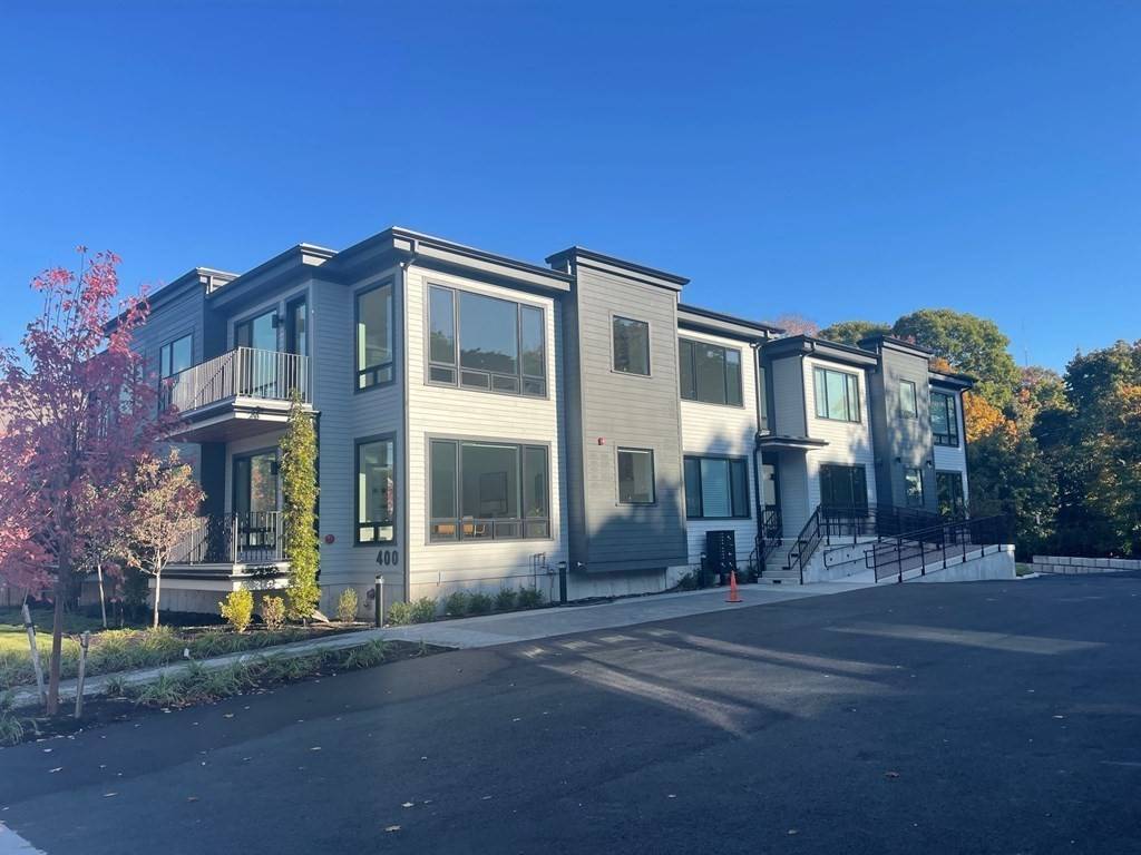 400 Hunnewell St #202, Needham, MA 02494