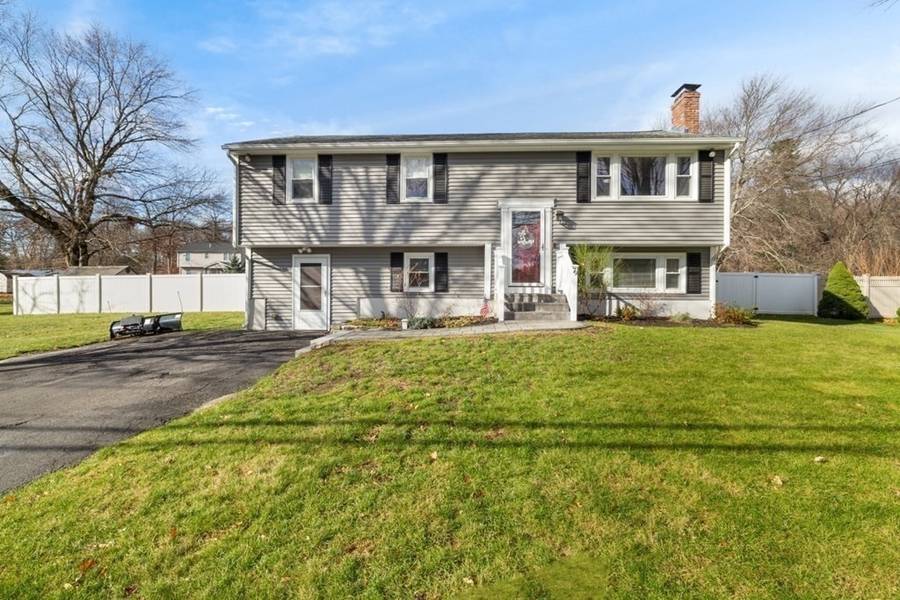 79 Caroline Drive, Bellingham, MA 02019