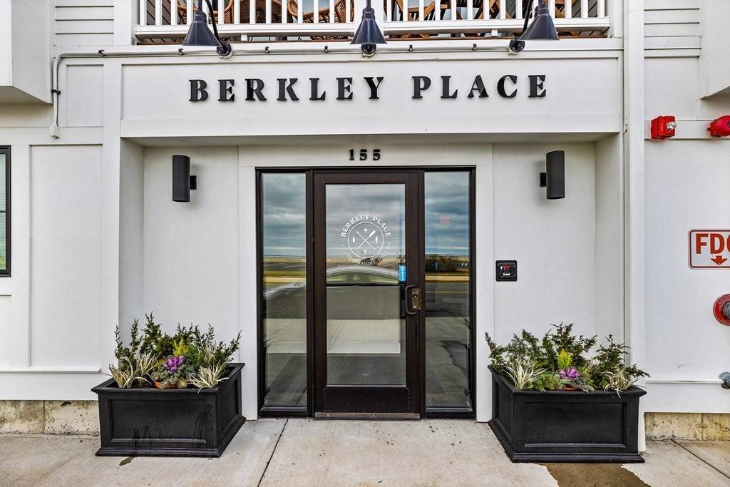 Hull, MA 02045,155 Nantasket Ave #401