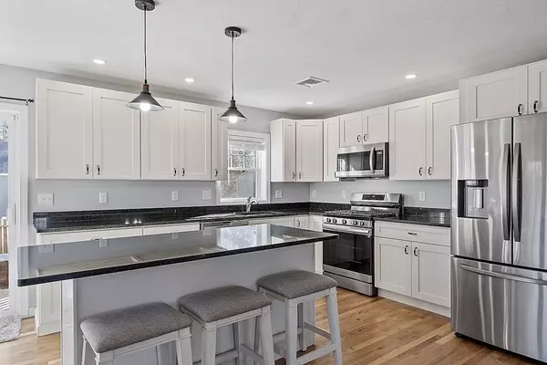 16 Tremont Ave, Taunton, MA 02780