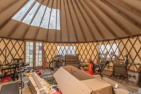 Acushnet, MA 02743,22 Sandpiper Ln