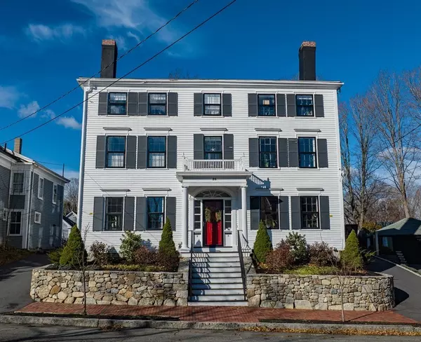 Newburyport, MA 01950,26 Tyng St #B