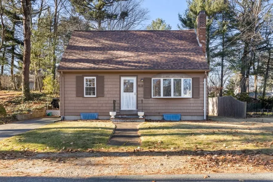 15 Hawthorne Rd, Holbrook, MA 02343