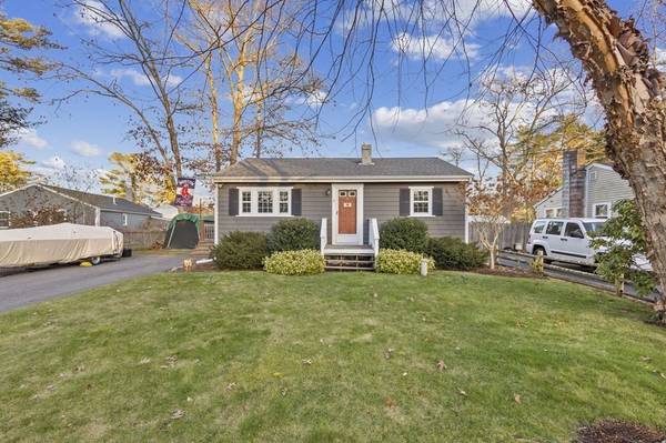 9 Maple Dr, Carver, MA 02330