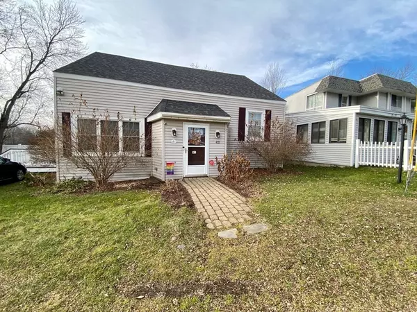 47 Elm St #B, Salisbury, MA 01952