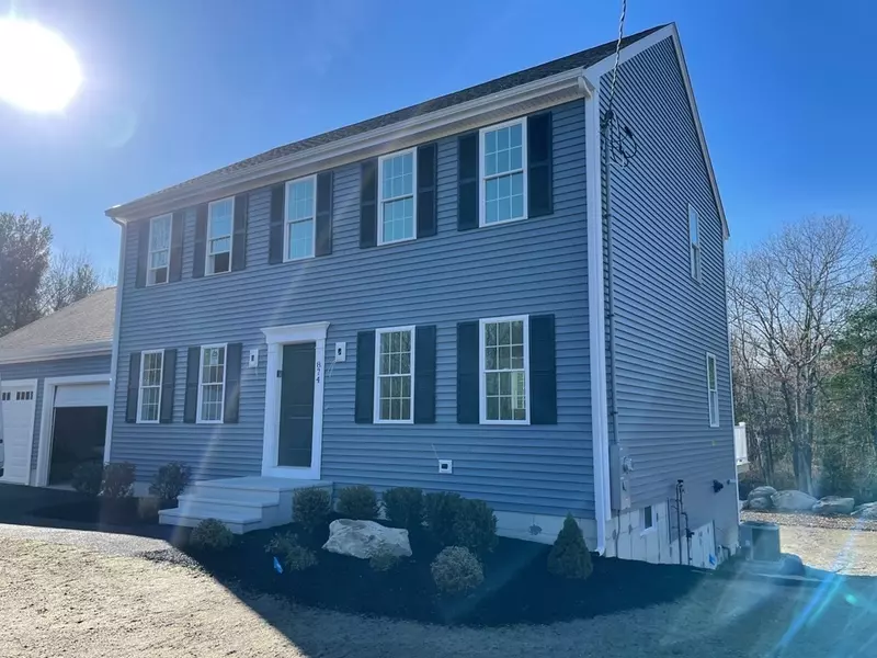 874 Glebe St, Taunton, MA 02780