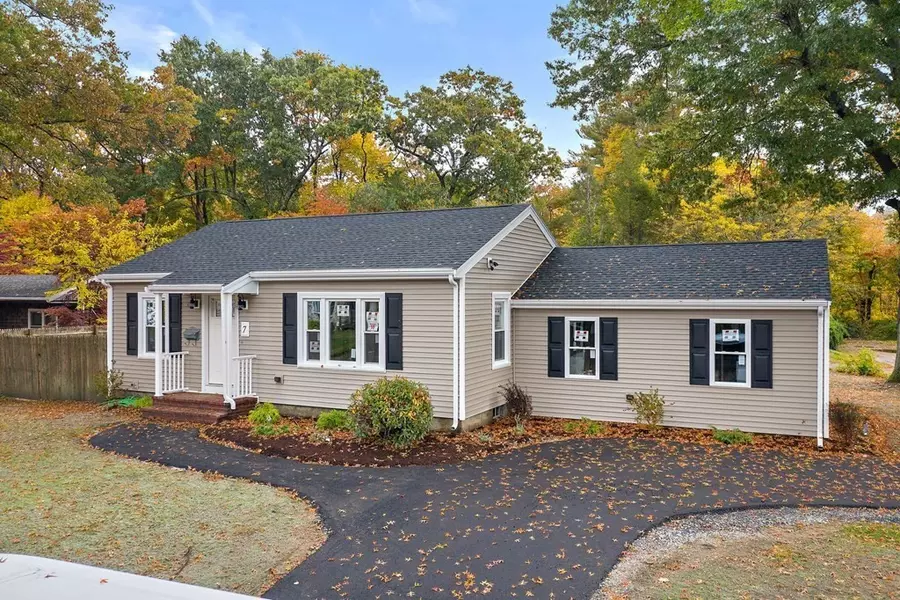 7 Acorn Rd, Whitman, MA 02382