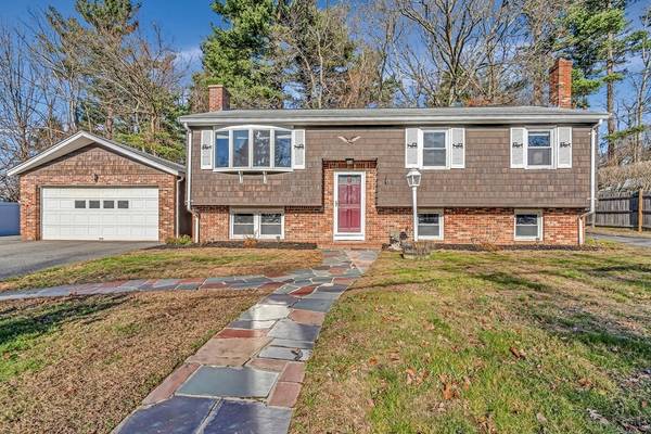 8 Meadow Rd, Medway, MA 02053