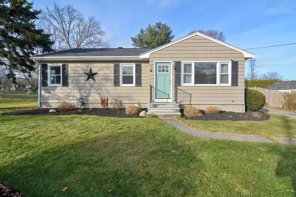 51 Stevens Rd, Swansea, MA 02777