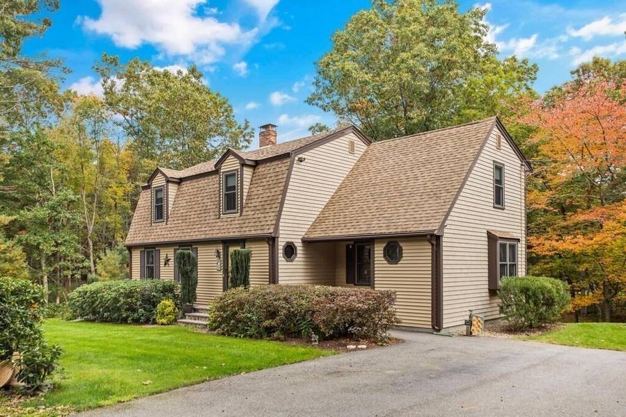 2 Bells Brook Rd, Lakeville, MA 02347