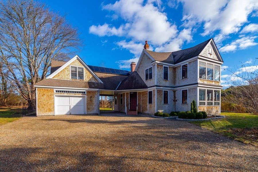 24 Peacegate Way, Tisbury, MA 02568