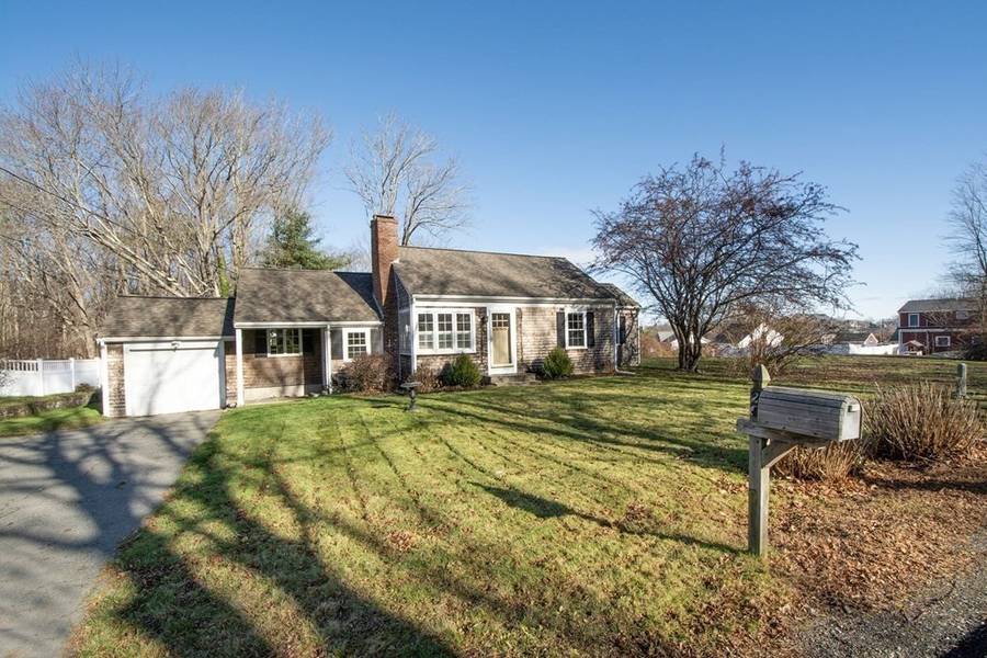 26 Old Oaken Bucket Rd, Scituate, MA 02066