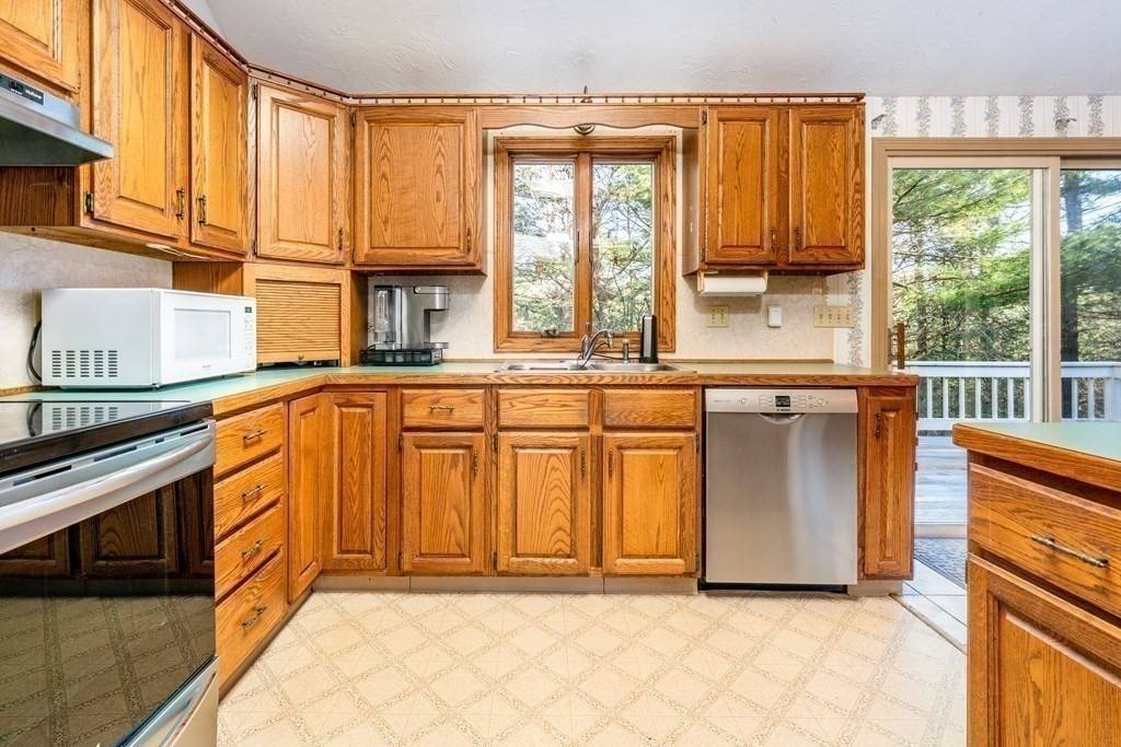 105 Captain Carltons Rd, Barnstable, MA 02635