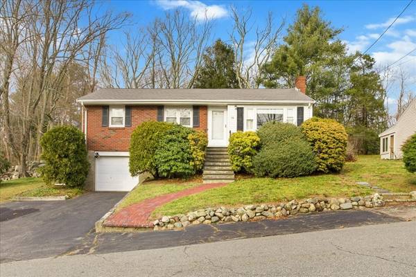 15 Sunflower Road, Holbrook, MA 02343