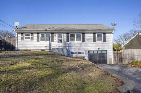 9 Forest Hill Dr, Johnston, RI 02919