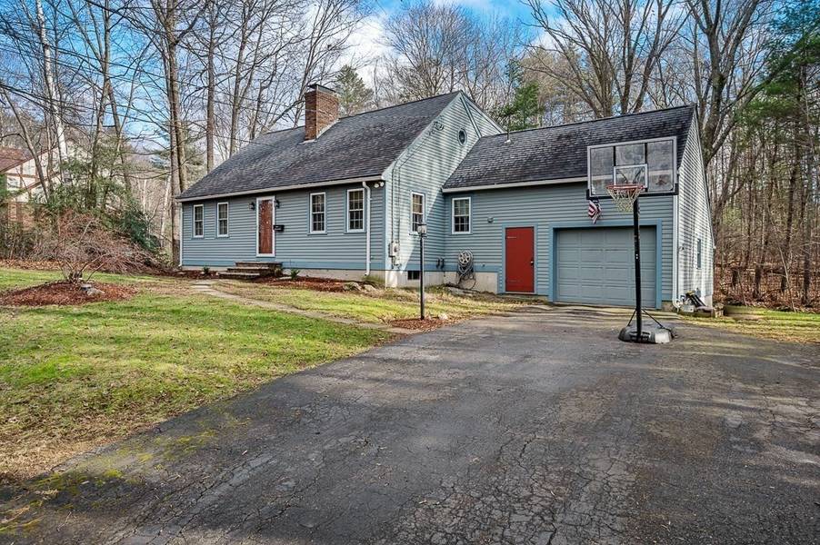 74 Clark Rd, Sturbridge, MA 01518