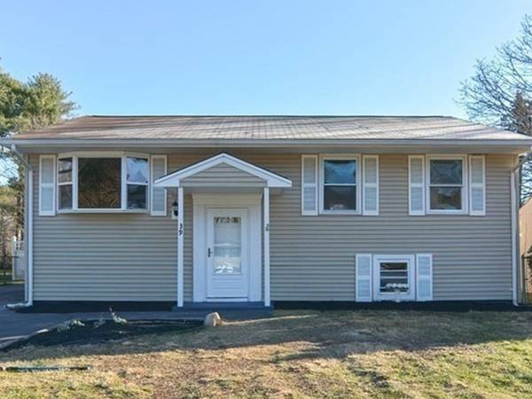 39 Seaver St, Taunton, MA 02780