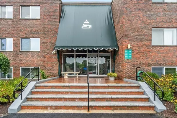 1204 Greendale Ave #137, Needham, MA 02492