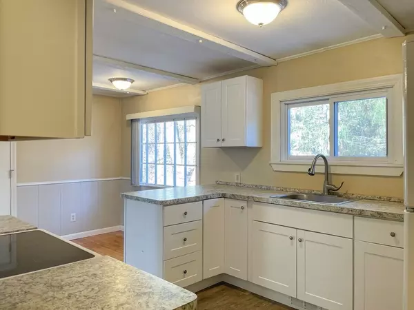 Lakeville, MA 02347,2 Clover St