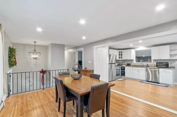 Salisbury, MA 01952,3 Bayberry Ln