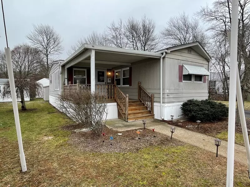 300 E. Washington #4R, North Attleboro, MA 02760