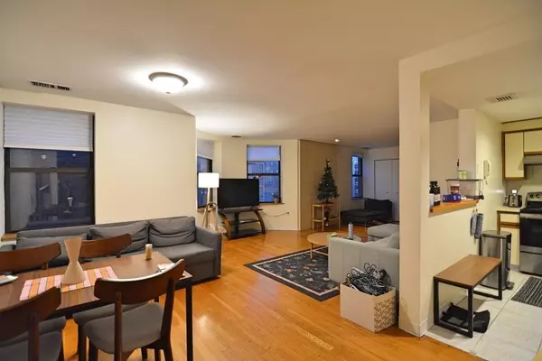 108 Gainsborough St #304W, Boston, MA 02115